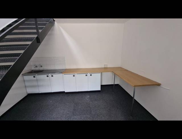 INDUSTRIAL PROPERTY TO RENT IN HALFWAY HOUSE